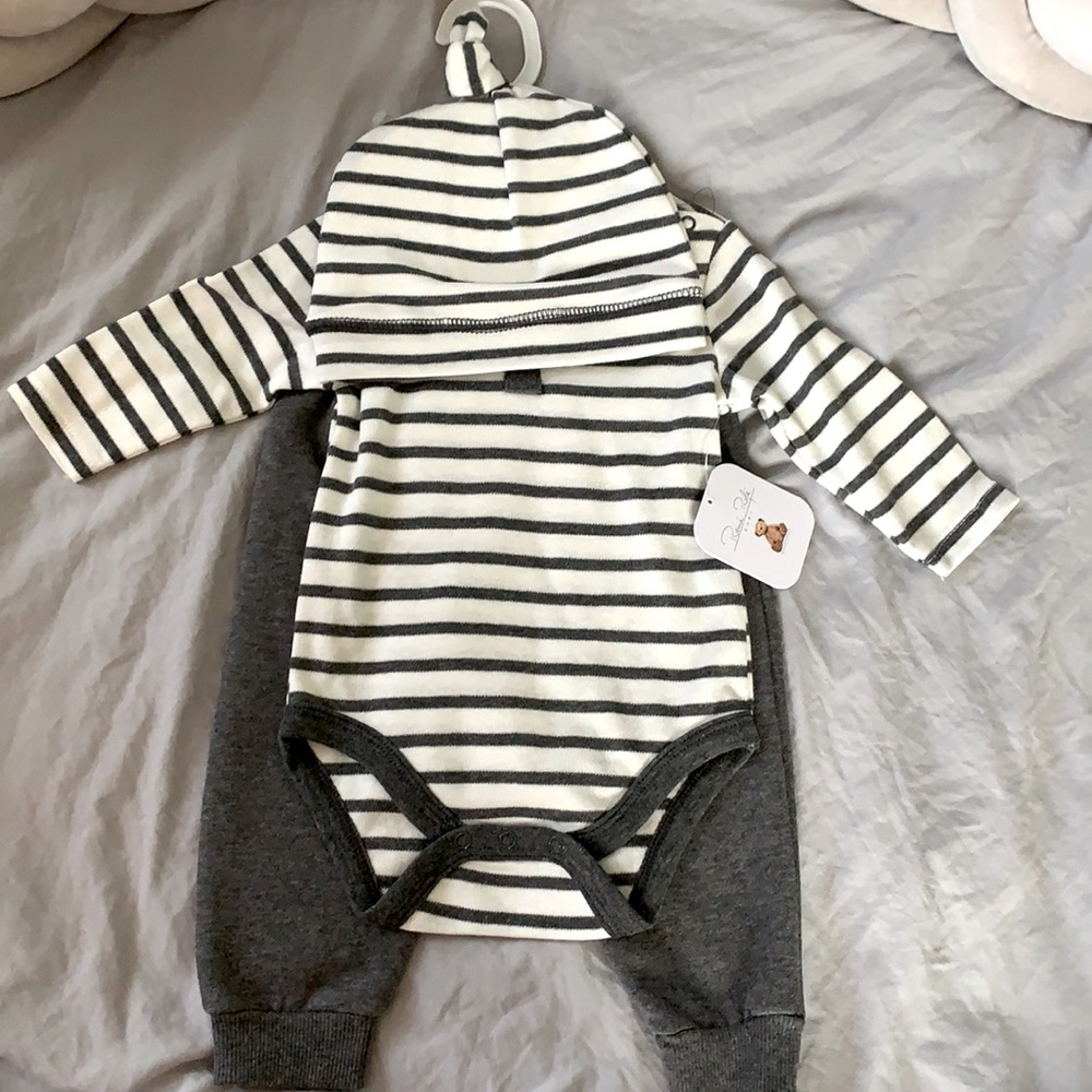 3 piece gray and white outfit never worn